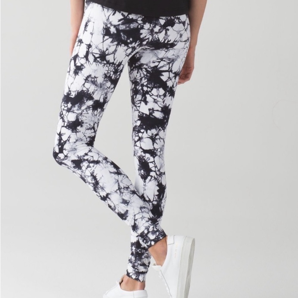 Lululemon Wunder Under Pant (Hi-Rise) (Shibori)
Shibori White Black